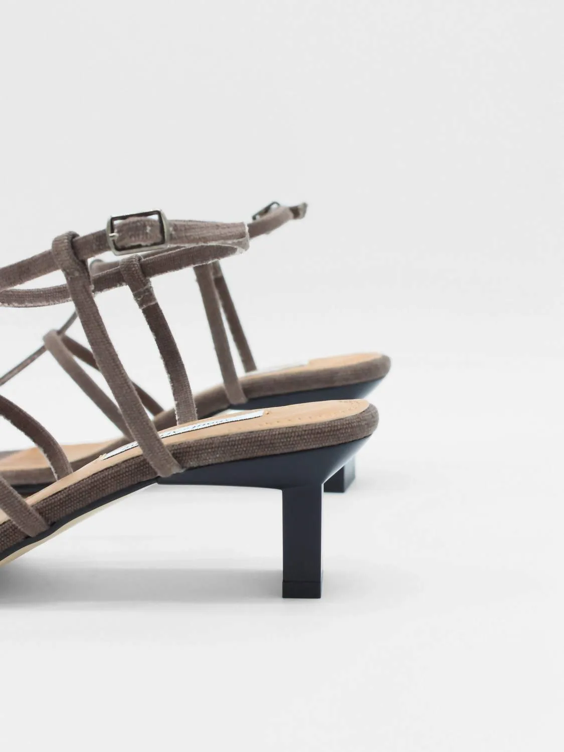About Arianne - Women's Gene Cage Heel